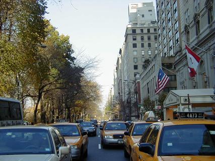 Fifth Avenue, looking North<br>Location: <a href="https://www.google.com/maps/search/?api=1&query=40.76485,-73.97262" target="_new">5th Ave near outside Central Park</a>